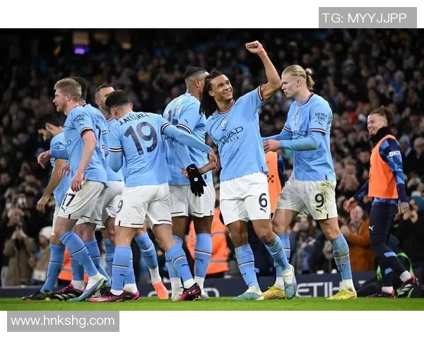 足总杯巴萨大胜曼城乌龙球引发争议判罚全场沸腾